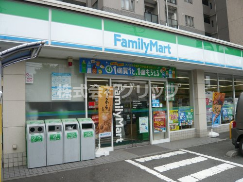 コンビニ　ファミリーマート スリーウェル新横浜店（コンビニ）まで293m