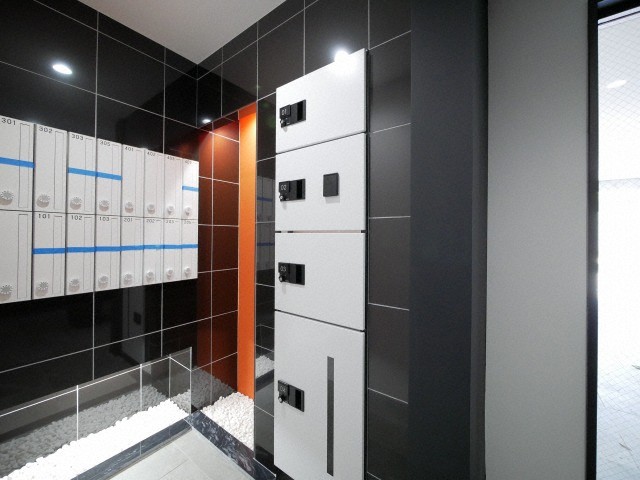 エントランス　便利な宅配ボックス付き！日中不在にしがちな方におすすめです！