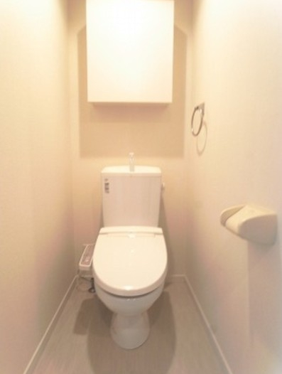 トイレ　別号室参考写真です