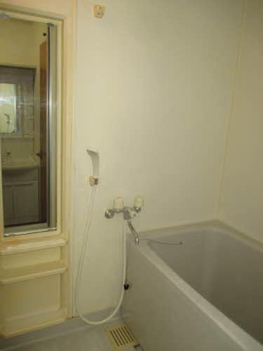 バス・シャワールーム　ゆったり過ごせるお風呂です