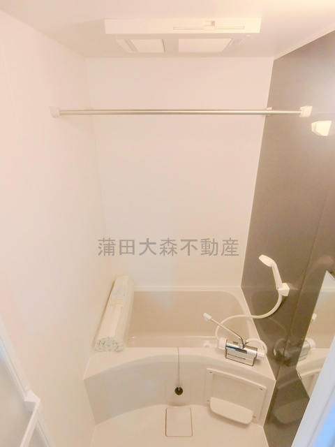 バス・シャワールーム　浴室乾燥機付きのバスルーム　お風呂