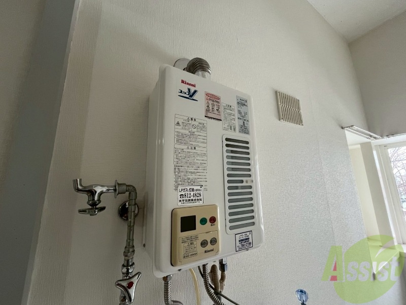 その他設備　給湯器は簡単操作で温度調整ができますよ。