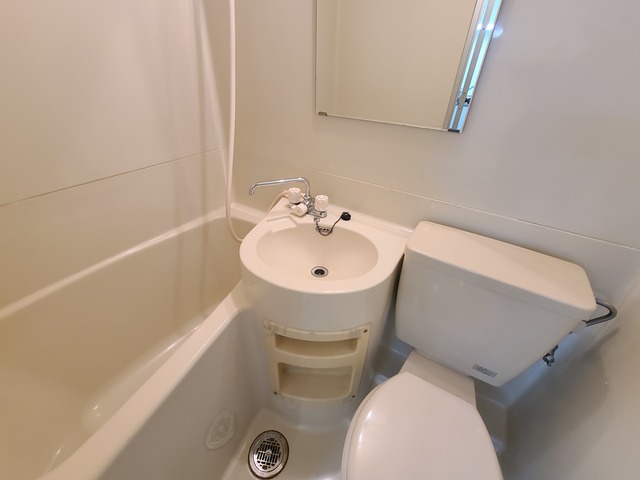 洗面設備　きれいな洗面台です