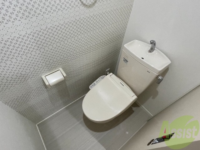 トイレ　トイレはウォシュレット機能付きで、快適にお過ごしいただけます