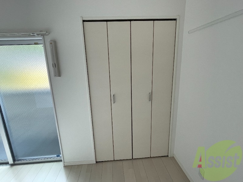 収納　洋室にございます収納は大きく沢山しまえそうです。
