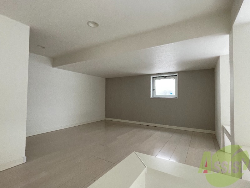 その他部屋・スペース　ロフトもございます。横になるのに十分なスペースがあります。