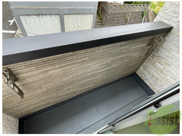 バルコニー　バルコニーはよく陽が当たり気持ちが良いです。