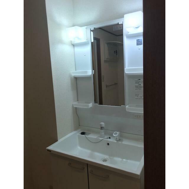 洗面設備　シャワー付き