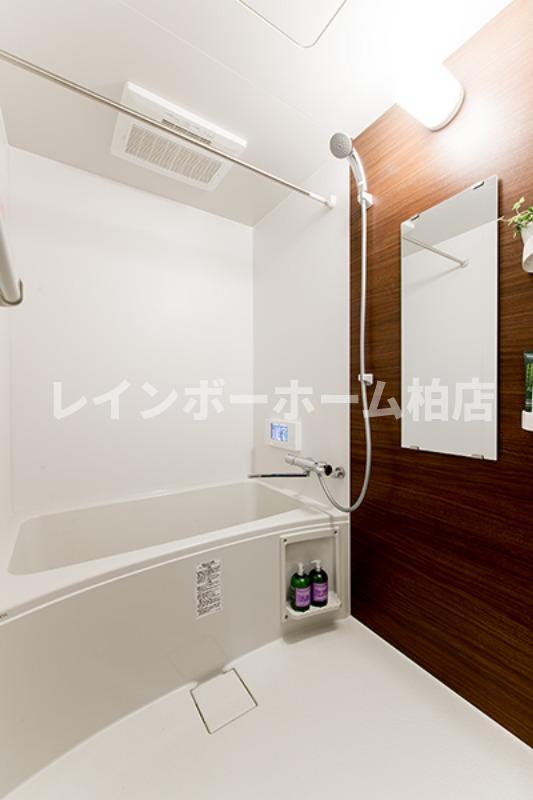 バス・シャワールーム　落ち着いた空間のお風呂です ※置物等はイメージです