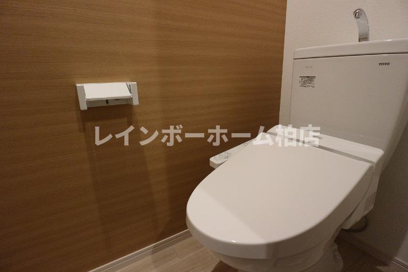 トイレ　落ち着いた色調のトイレです