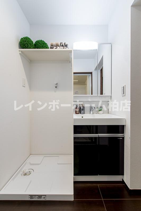 洗面設備　スペースが確保できる洗面所です ※置物等はイメージです