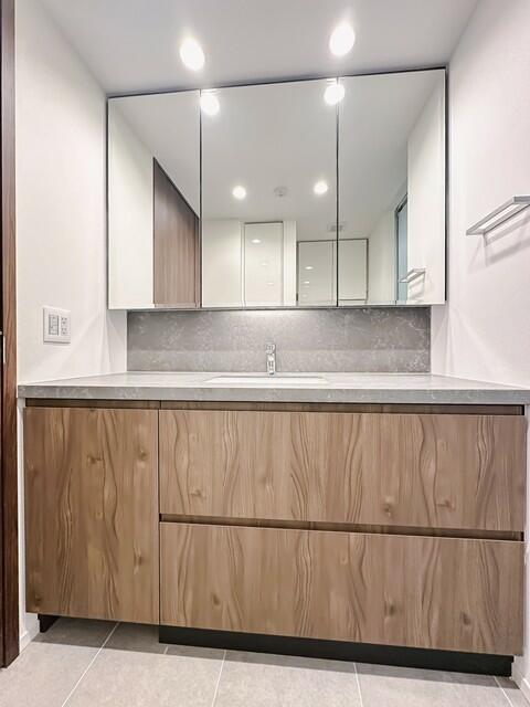 洗面設備　※写真は同タイプ住戸です。