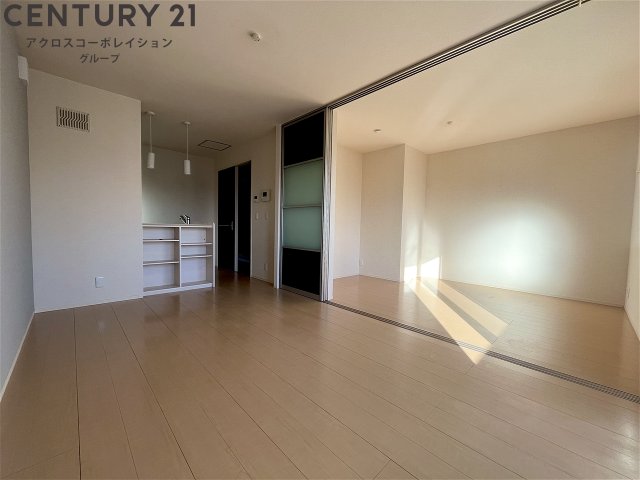 居室・リビング　エアコン付きで快適に過ごせます♪