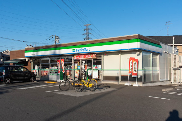 コンビニ　ファミリーマート国立青果市場前店（コンビニ）まで123m
