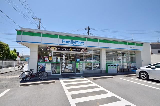 コンビニ　ファミリーマート駒井町一丁目店（コンビニ）まで870m