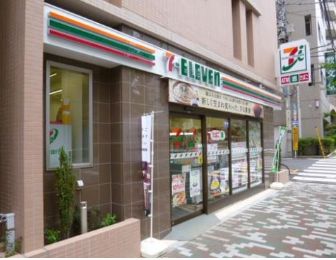 コンビニ　セブンイレブン新宿山吹町店（コンビニ）まで54m