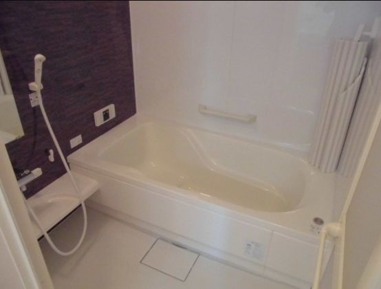 バス・シャワールーム　落ち着いた空間のお風呂です