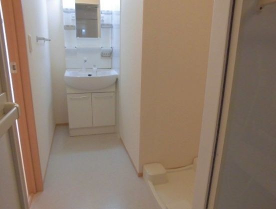 洗面設備　使いやすい独立洗面台です