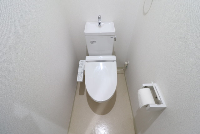 トイレ　温水洗浄便座