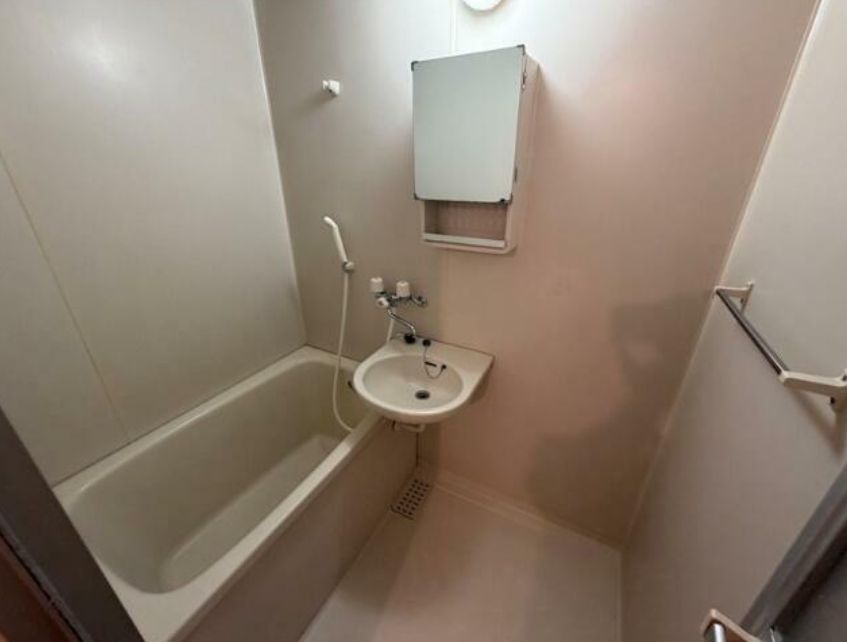 バス・シャワールーム　バストイレ別☆（同一仕様写真）