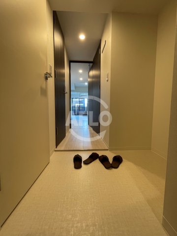 玄関　コンフォリア・リヴ北久宝寺Q　玄関