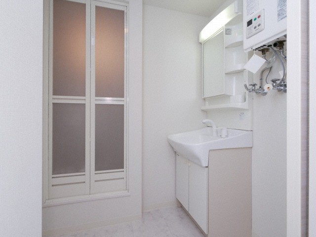 洗面設備　シャワードレッサー付きですよ！