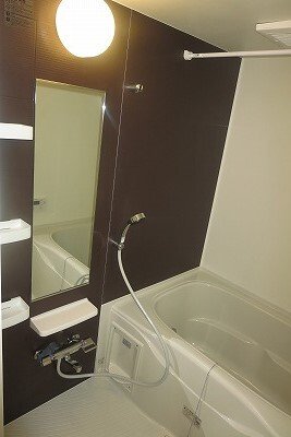 バス・シャワールーム　コンパクトで使いやすいお風呂です