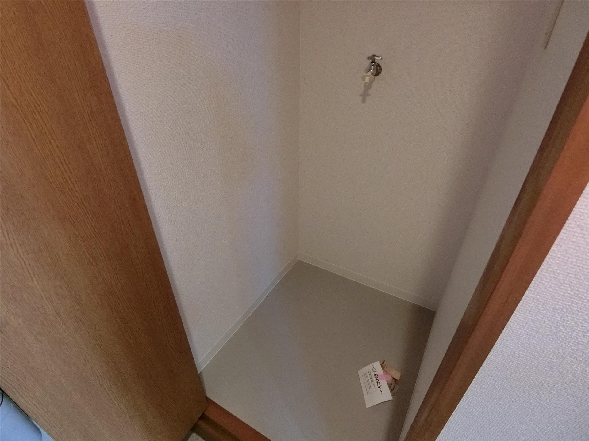 その他設備　扉付きの室内洗濯機置場があります♪