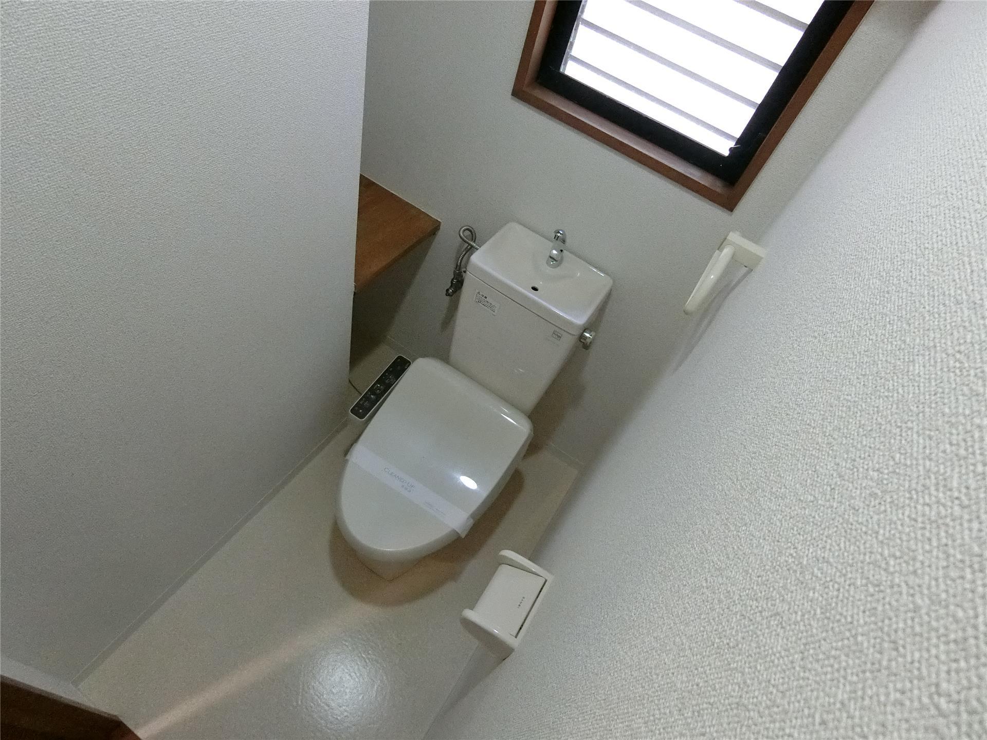 トイレ　ウォシュレット付きの洋式トイレです♪