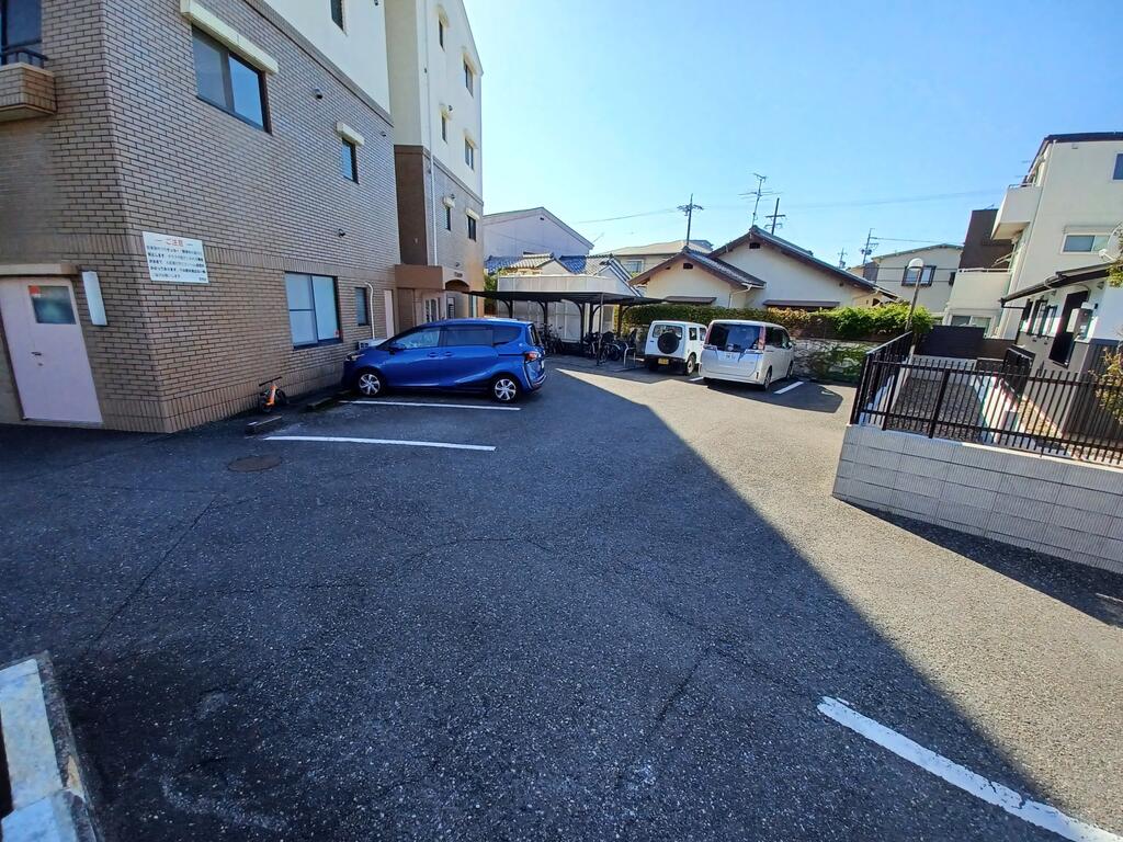 駐車場　駐車場