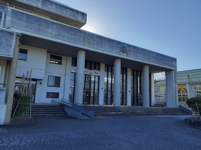 中学校　加茂市立若宮中学校（中学校）まで983m