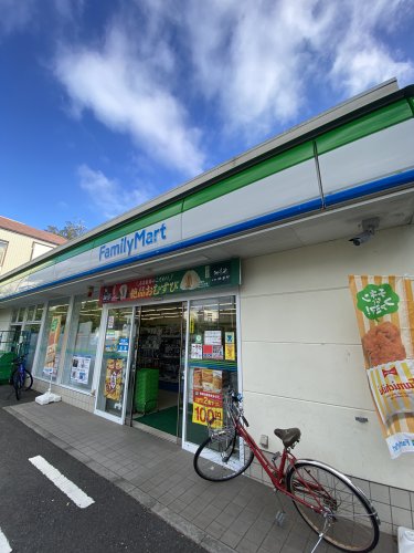 コンビニ　ファミリーマート 深沢五丁目店（コンビニ）まで529m