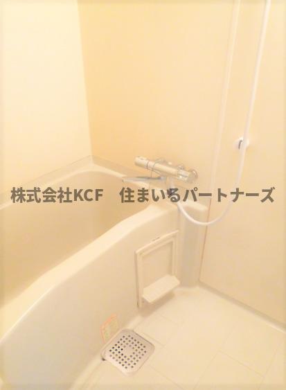 バス・シャワールーム　落ち着いた空間のお風呂です