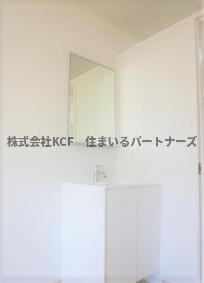 洗面設備　独立洗面台あり、毎朝おしゃれに忙しい女性の方におすすめです