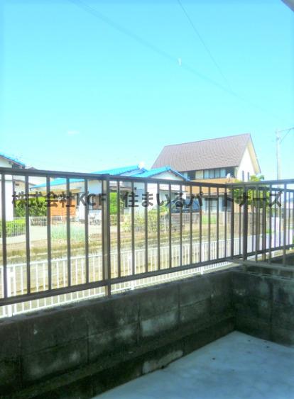 バルコニー　お洗濯にも便利なバルコニー付き