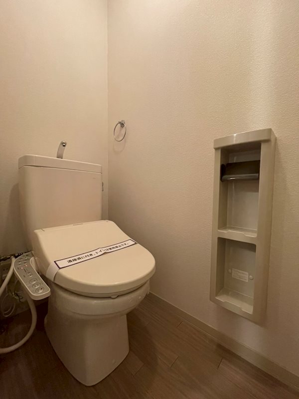 トイレ　温水洗浄便座付きです！