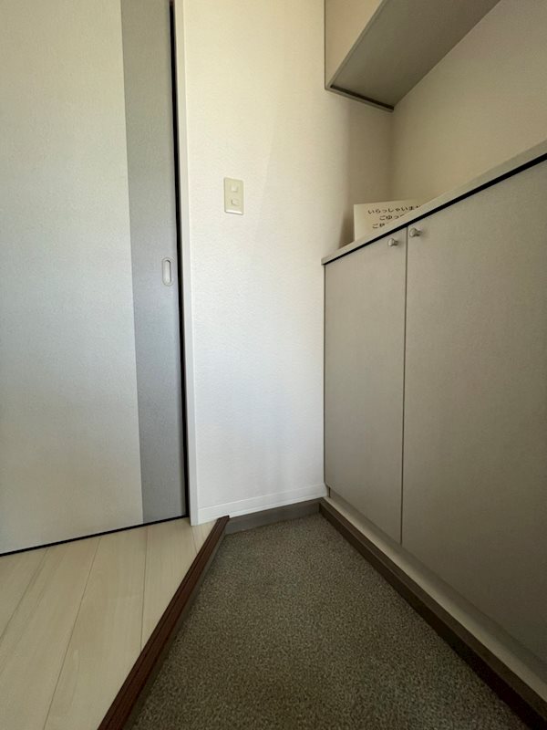 玄関　玄関収納あり！