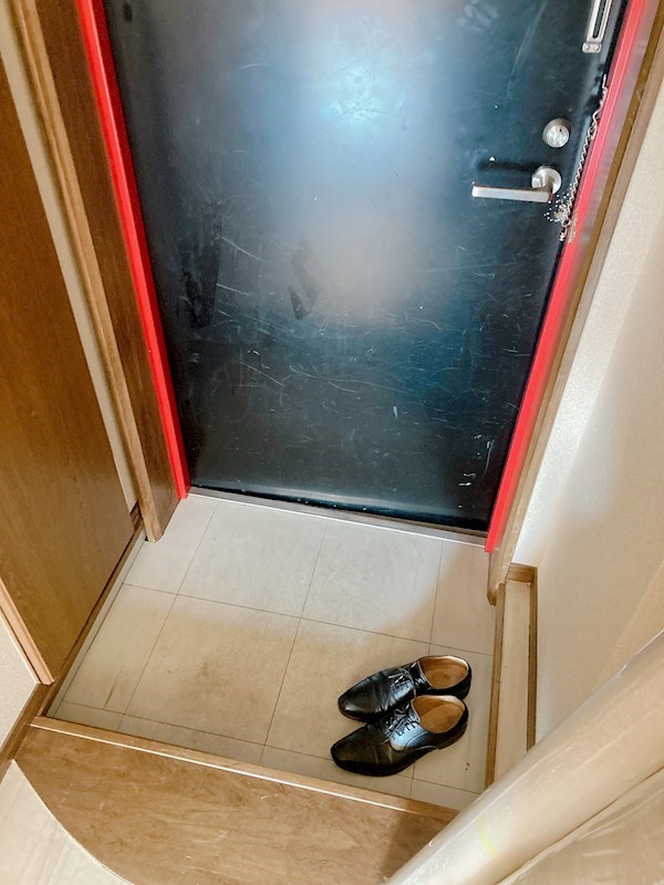 玄関　※参考写真　反転タイプ