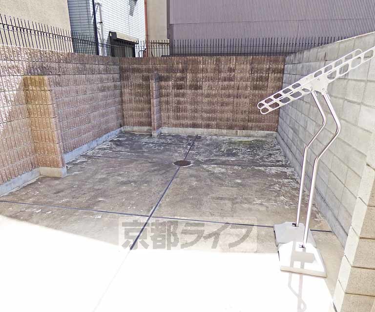 バルコニー　広々としたバルコニーです。