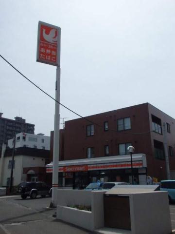 コンビニ　セイコーマート（コンビニ）まで304m