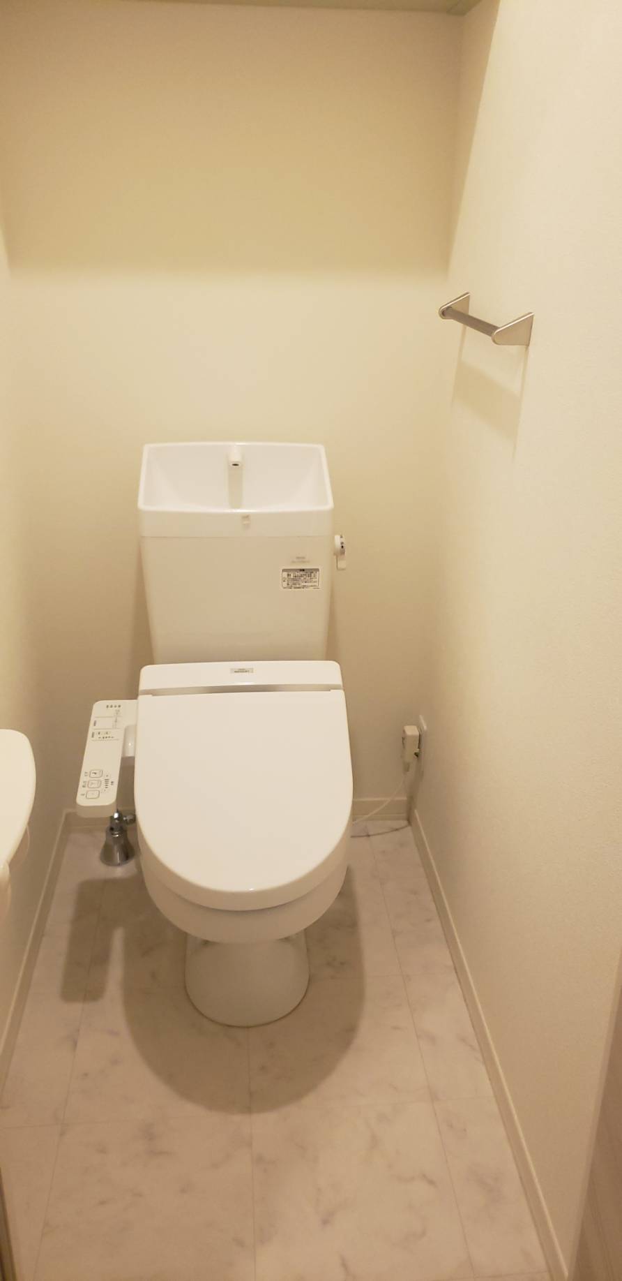 トイレ　温水洗浄暖房便座