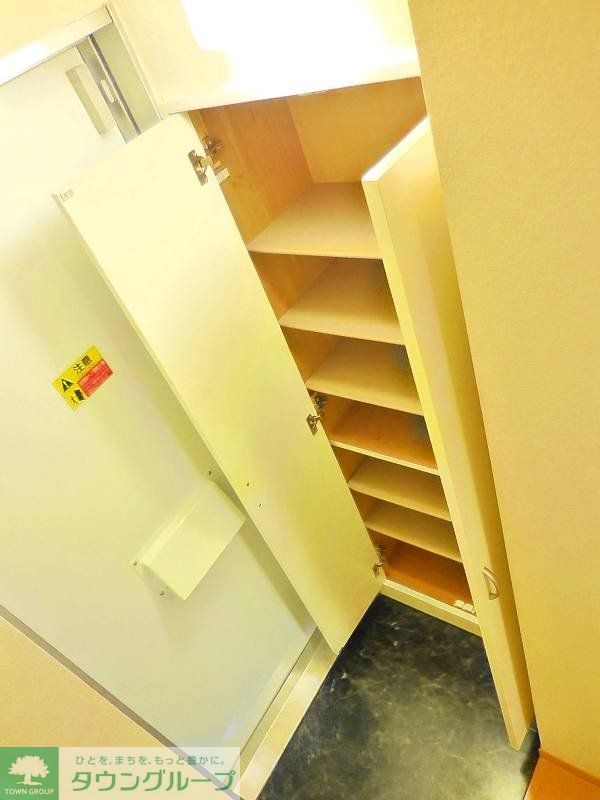 玄関　段差を自由に変えられる靴箱はロングブーツも収納可能◎