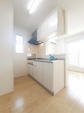 キッチン　コンパクトなキッチンで掃除もラクラク