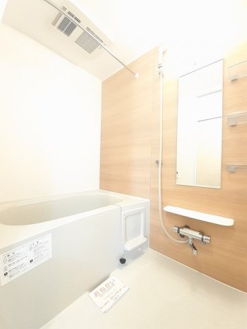 バス・シャワールーム　コンパクトで使いやすいお風呂です