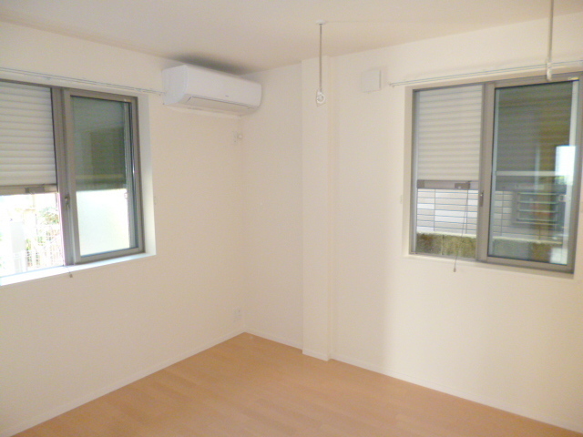 その他　★防犯シャッターに室内物干しフック★