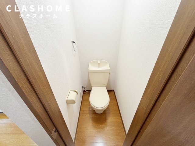 トイレ　同物件の別部屋になります。