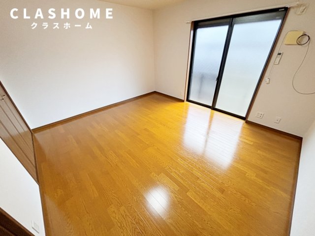 居室・リビング　同物件の別部屋になります。