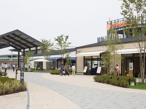 ショッピングセンター　BRANCH岡山北長瀬（ショッピングセンター）まで799m