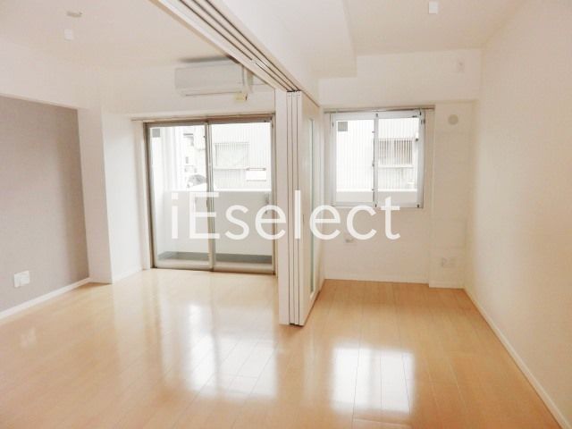 その他部屋・スペース　窓が多く明るいお部屋。