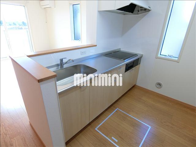 キッチン　３口ＩＨヒーター付きのシステムキッチンです。